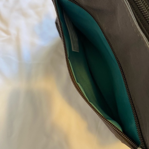 Travelon Anti-Theft Classic N/S Crossbody - Picture 8 of 12